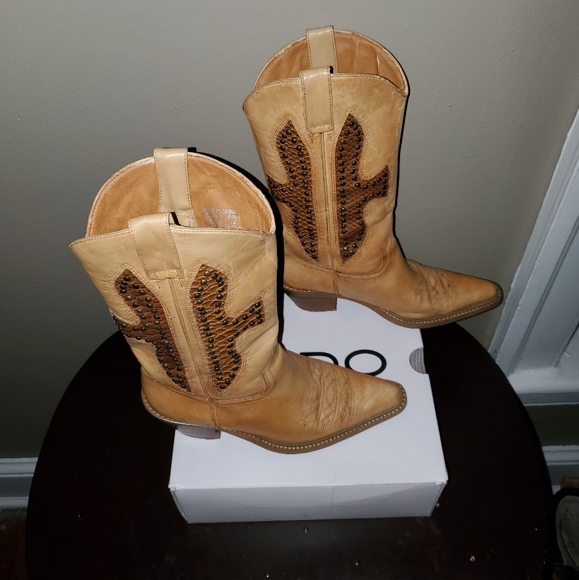 Boots - Picture 2 of 2